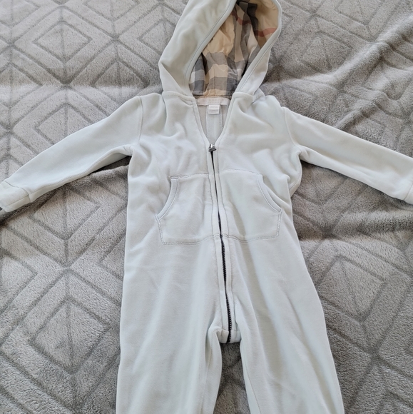 💯 Authentic Burberry Onesie - Picture 2 of 5